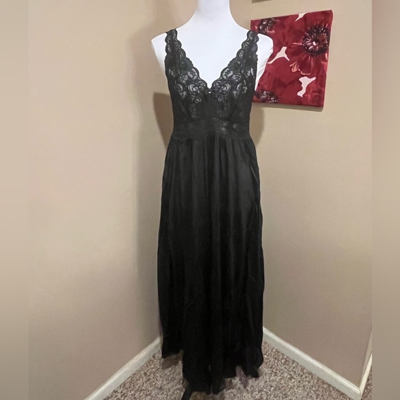 Shadowline Silhouette Lace Bodice Long Nightgown, Like new, Bridal Collection, M - Picture 3 of 8